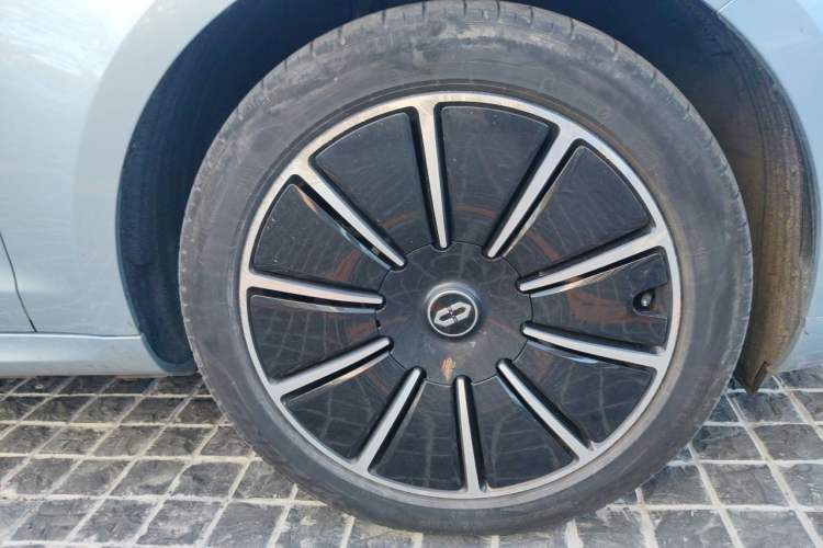 Used Hima AITO M5 2022 Pure Electric All-Wheel-Drive Performance Edition Right Front Wheel Hub