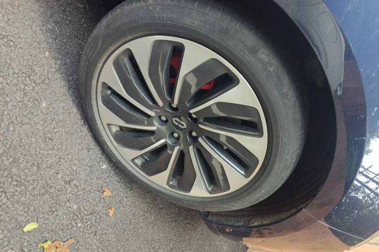 Used Hima AITO M5 2022 Range-Extended Rear-Drive Standard Version Right Front Wheel Hub