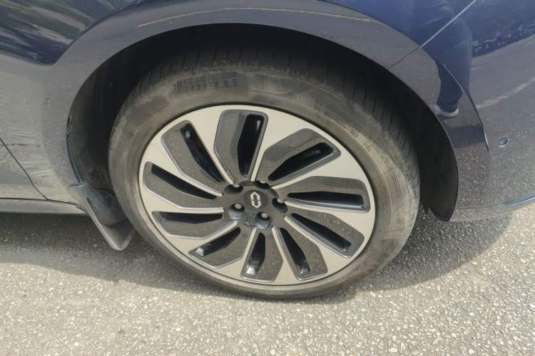 Used Hima AITO M5 2022 Extended-Range Four-Wheel Drive Ultimate Edition Right Front Wheel Hub
