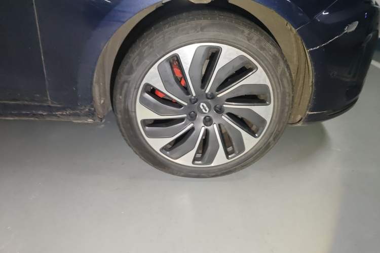 Used Hima AITO M5 2022 Range-Extended Rear-Drive Standard Version Right Front Wheel Hub