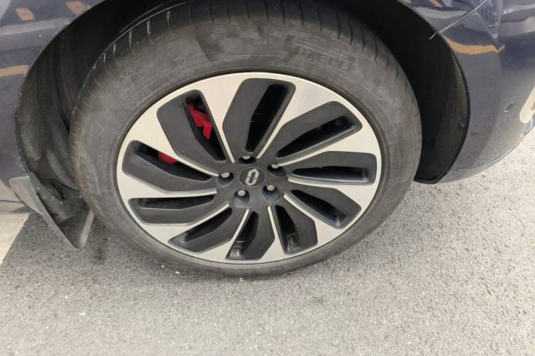 Used Hima AITO M5 2022 Range-Extended Rear-Drive Standard Version Right Front Wheel Hub