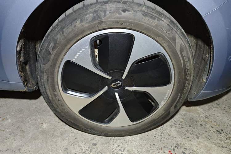 Used Hima AITO M5 2022 Pure Electric Rear-Drive Standard Edition Right Front Wheel Hub