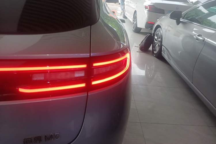 Used Hima AITO M5 2022 Extended-Range Four-Wheel Drive Flagship Edition Right Rear Taillight