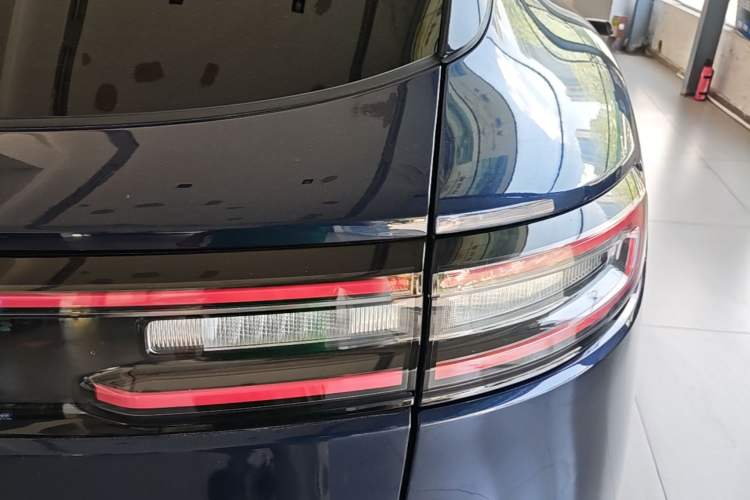 Used Hima AITO M5 2022 Extended-Range Four-Wheel Drive Performance Version Right Rear Taillight