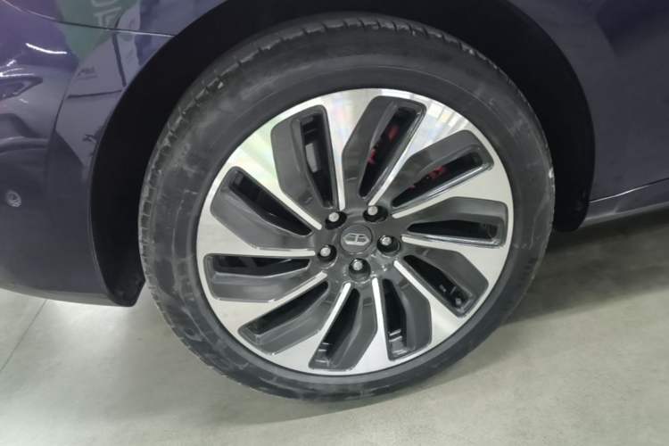 Used Hima AITO M5 2022 Extended-Range Four-Wheel Drive Performance Version Right Rear Wheel Hub