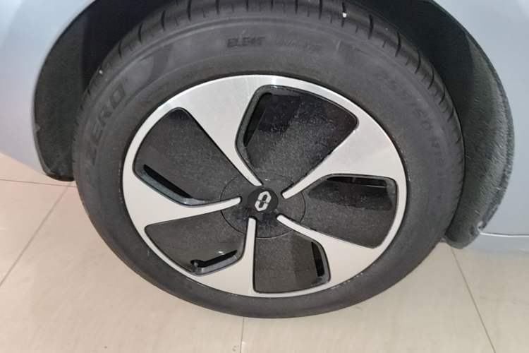 Used Hima AITO M5 2022 Pure Electric Rear-Drive Standard Edition Right Rear Wheel Hub