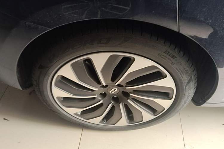 Used Hima AITO M5 2022 Range-Extended Rear-Drive Standard Version Right Rear Wheel Hub