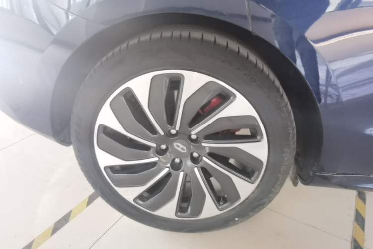 Used Hima AITO M5 2022 Extended-Range Four-Wheel Drive Ultimate Edition Right Rear Wheel Hub