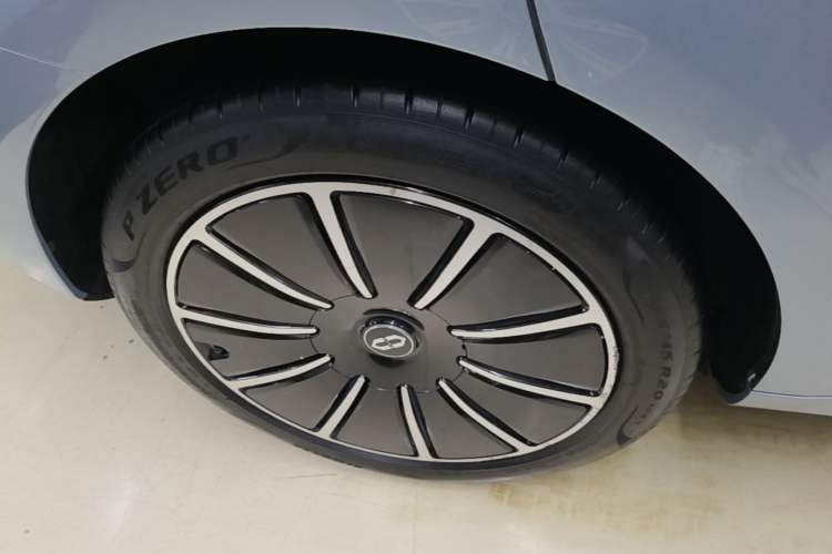 Used Hima AITO M5 2022 Pure Electric All-Wheel-Drive Performance Edition Right Rear Wheel Hub