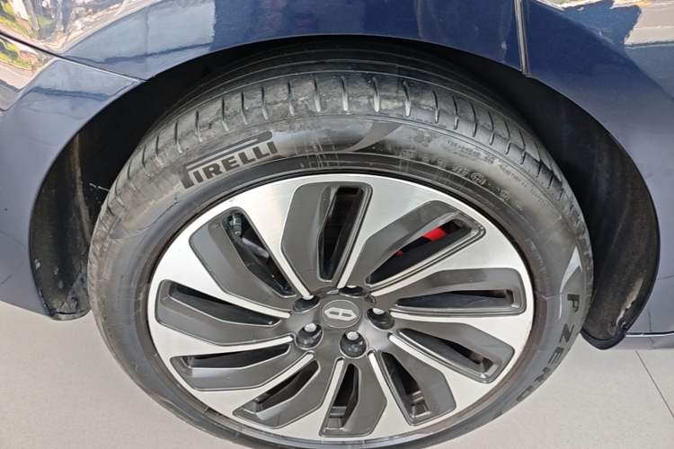Used Hima AITO M5 2022 Extended-Range Four-Wheel Drive Performance Version Right Rear Wheel Hub