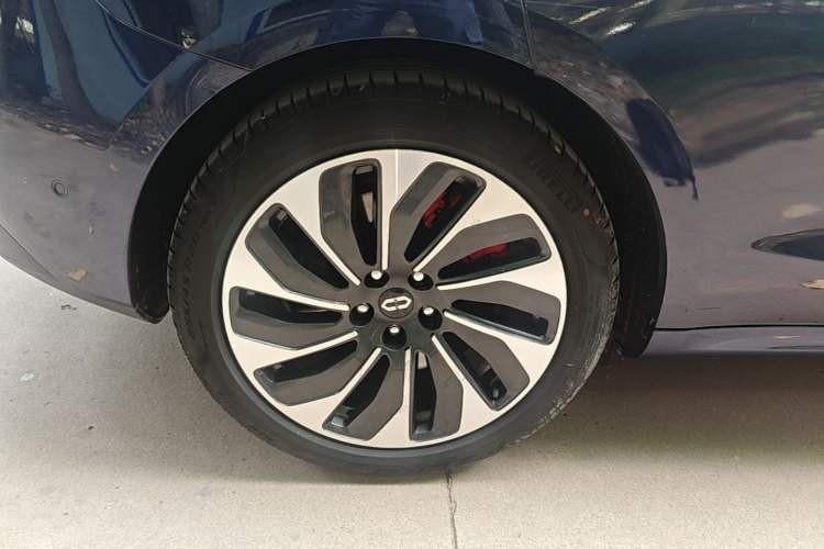 Used Hima AITO M5 2022 Extended-Range Four-Wheel Drive Ultimate Edition Right Rear Wheel Hub