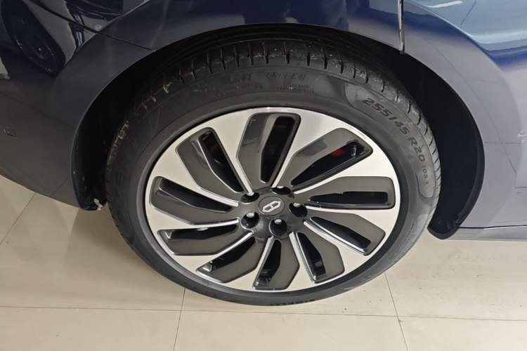 Used Hima AITO M5 2022 Range-Extended Rear-Drive Standard Version Right Rear Wheel Hub