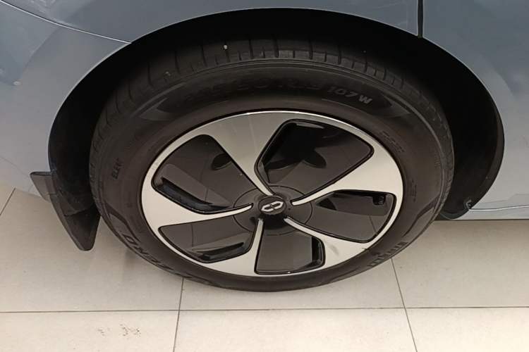 Used Hima AITO M5 2022 Pure Electric Rear-Drive Standard Edition Right Rear Wheel Hub