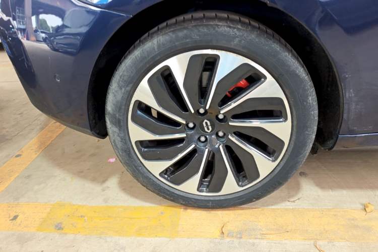 Used Hima AITO M5 2022 Range-Extended Rear-Drive Standard Version Right Rear Wheel Hub