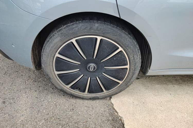 Used Hima AITO M5 2022 Pure Electric All-Wheel-Drive Performance Edition Right Rear Wheel Hub