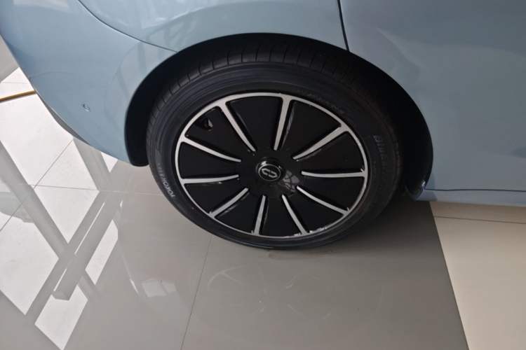 Used Hima AITO M5 2022 Extended-Range Four-Wheel Drive Flagship Edition Right Rear Wheel Hub