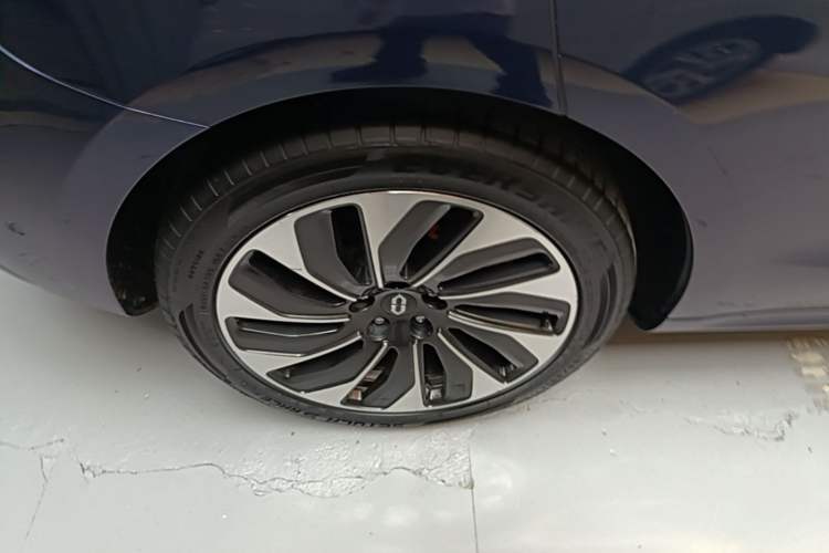 Used Hima AITO M5 2022 Range-Extended Rear-Drive Standard Version Right Rear Wheel Hub