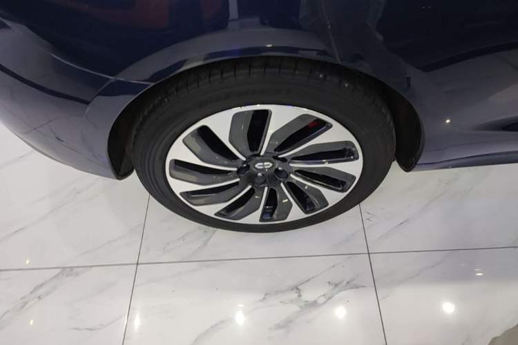 Used Hima AITO M5 2022 Extended-Range Four-Wheel Drive Flagship Edition Right Rear Wheel Hub