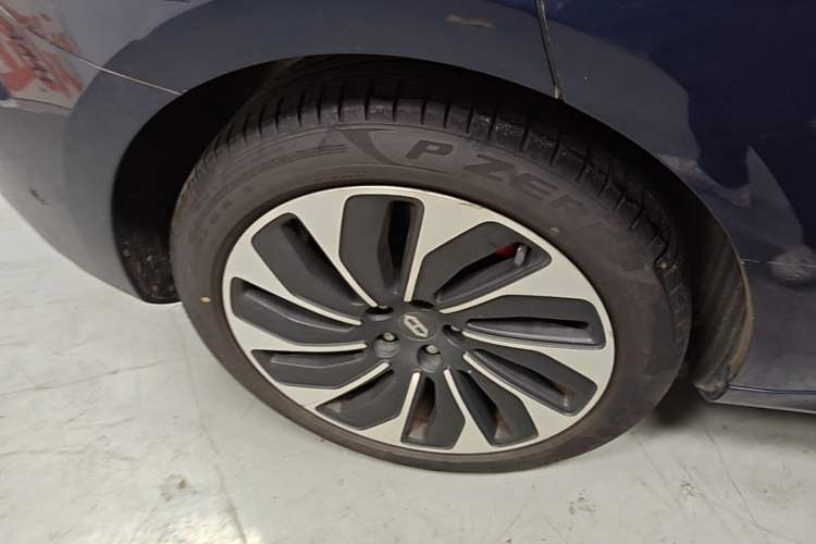 Used Hima AITO M5 2022 Extended-Range Four-Wheel Drive Ultimate Edition Right Rear Wheel Hub