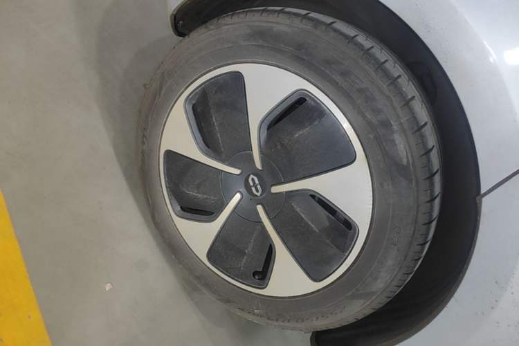 Used Hima AITO M5 2022 Pure Electric Rear-Drive Standard Edition Right Rear Wheel Hub