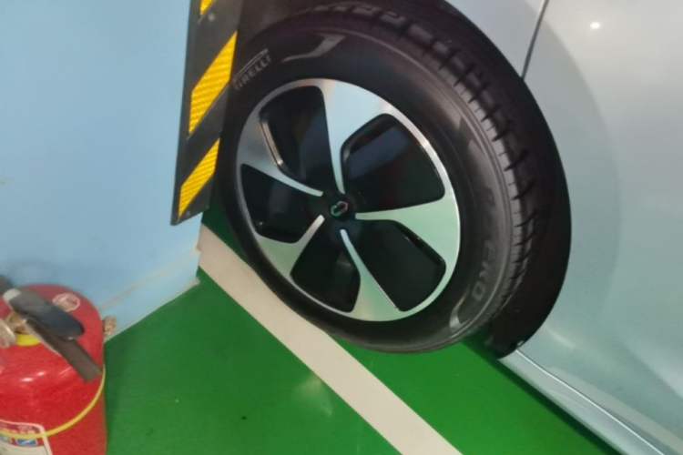 Used Hima AITO M5 2022 Pure Electric Rear-Drive Standard Edition Right Rear Wheel Hub