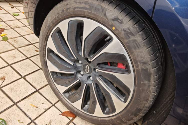 Used Hima AITO M5 2022 Extended-Range Four-Wheel Drive Ultimate Edition Right Rear Wheel Hub