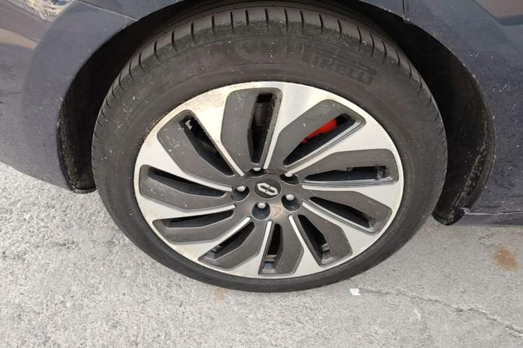 Used Hima AITO M5 2022 Extended-Range Four-Wheel Drive Flagship Edition Right Rear Wheel Hub