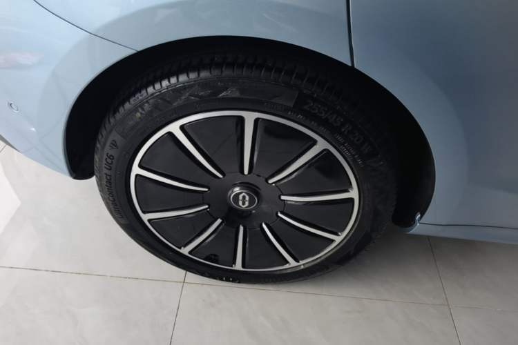 Used Hima AITO M5 2022 Pure Electric All-Wheel-Drive Performance Edition Right Rear Wheel Hub