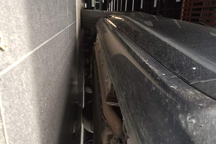 Used Hima AITO M5 2022 Range-Extended Rear-Drive Standard Version Right Side Sill