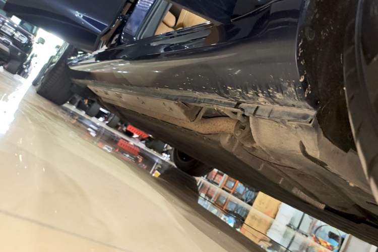 Used Hima AITO M5 2022 Range-Extended Rear-Drive Standard Version Right Side Sill