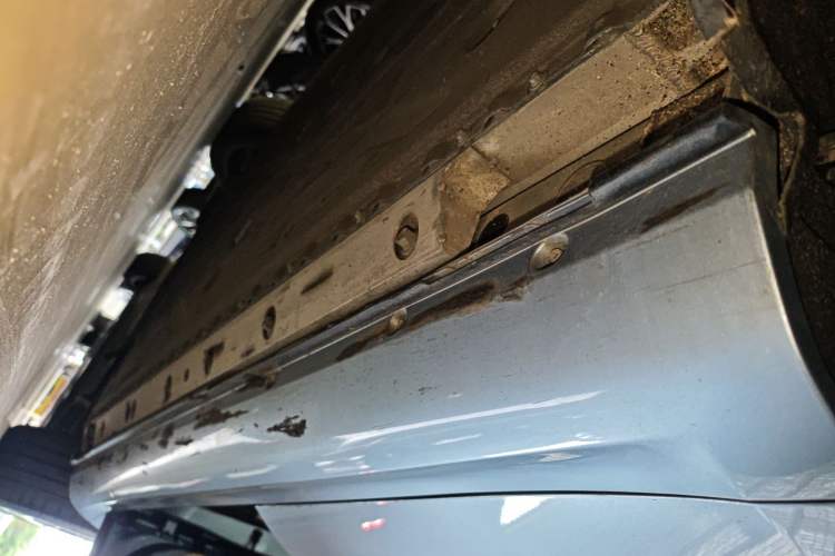 Used Hima AITO M5 2022 Pure Electric All-Wheel-Drive Performance Edition Right Side Sill