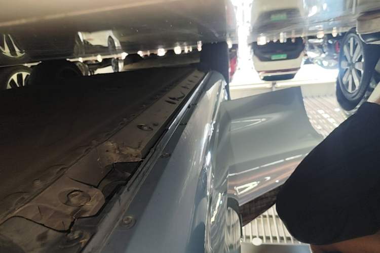 Used Hima AITO M5 2022 Pure Electric All-Wheel-Drive Performance Edition Right Side Sill