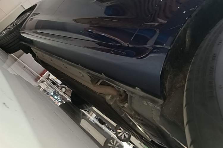 Used Hima AITO M5 2022 Range-Extended Rear-Drive Standard Version Right Side Sill
