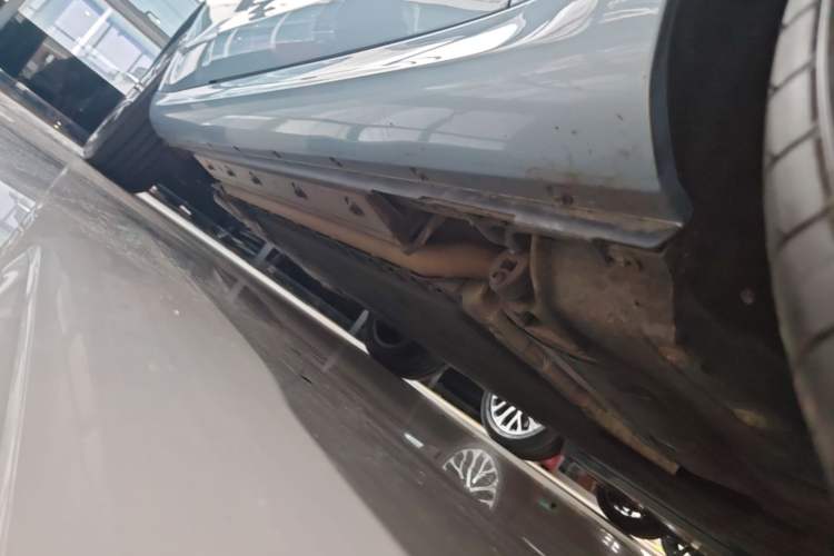 Used Hima AITO M5 2022 Extended-Range Four-Wheel Drive Flagship Edition Right Side Sill