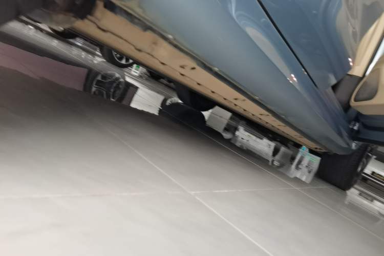 Used Hima AITO M5 2022 Pure Electric All-Wheel-Drive Performance Edition Right Side Sill