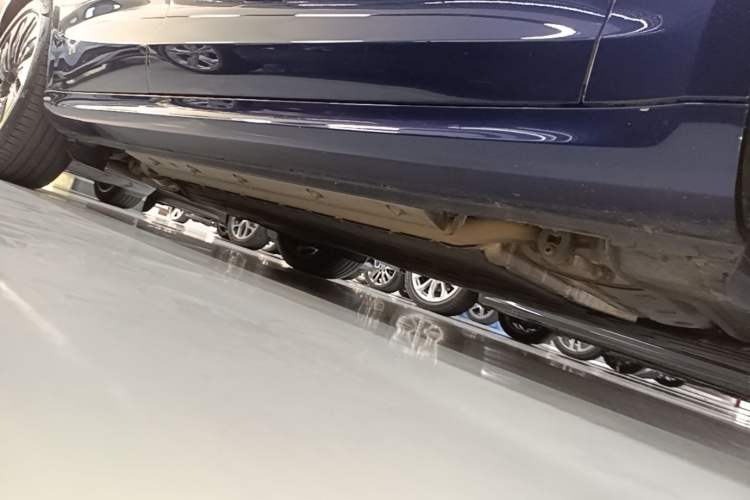 Used Hima AITO M5 2022 Range-Extended Rear-Drive Standard Version Right Side Sill