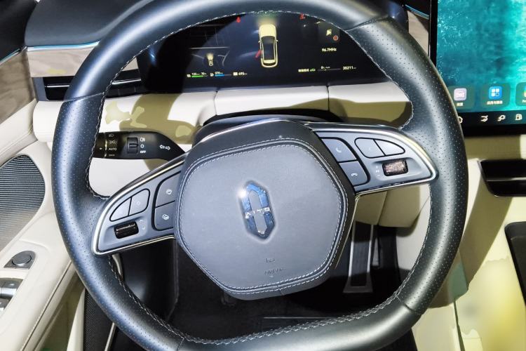 Used Hima AITO M5 2022 Extended-Range Four-Wheel Drive Ultimate Edition Steering Wheel