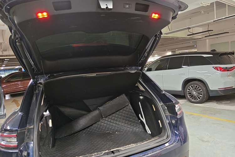 Used Hima AITO M5 2022 Extended-Range Four-Wheel Drive Ultimate Edition Trunk