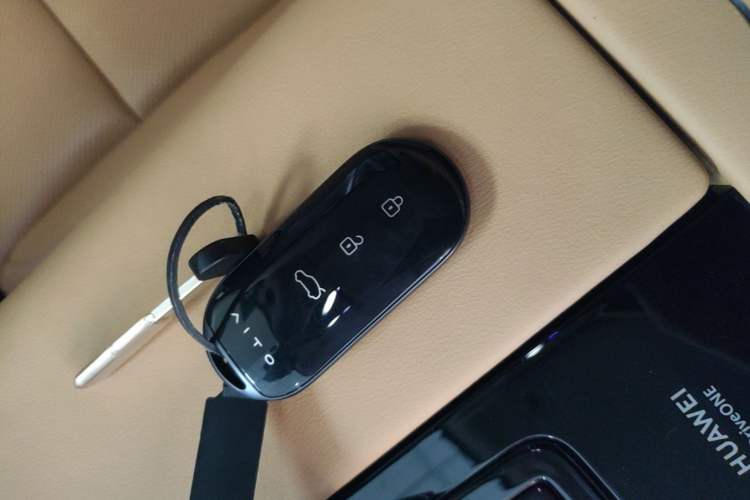 Used Hima AITO M5 2022 Extended-Range Four-Wheel Drive Flagship Edition Vehicle Key