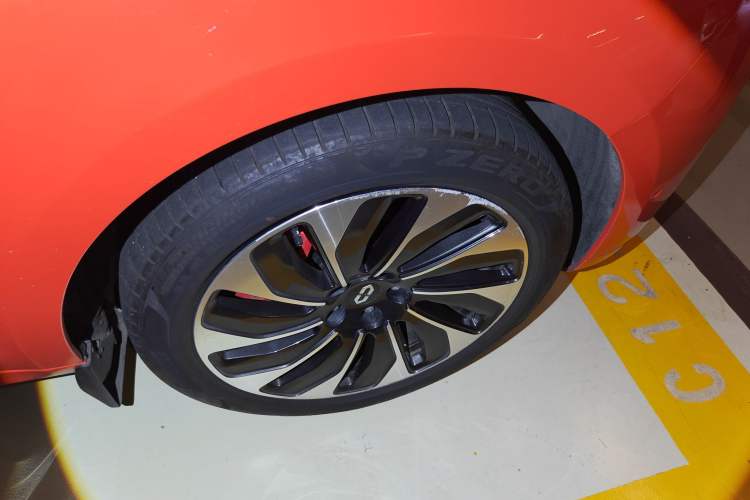 Used Hima AITO M5 2022 Extended-Range Four-Wheel Drive Ultimate Edition Right Front Wheel Hub