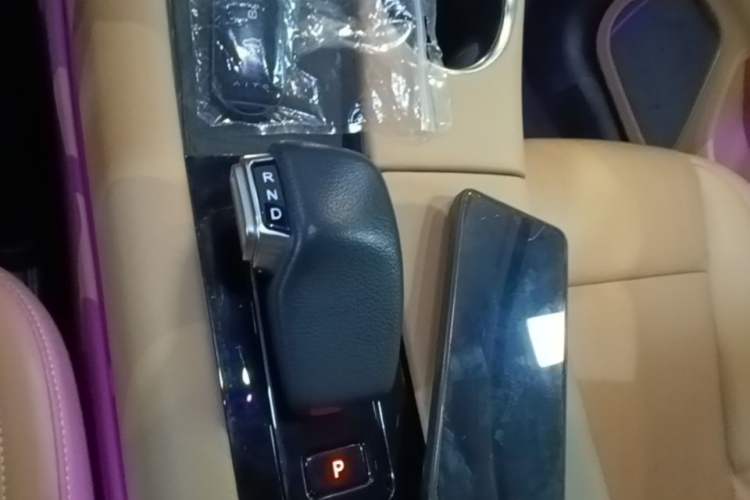 Used Hima AITO M5 2022 Extended-Range Four-Wheel Drive Performance Version Gear Lever