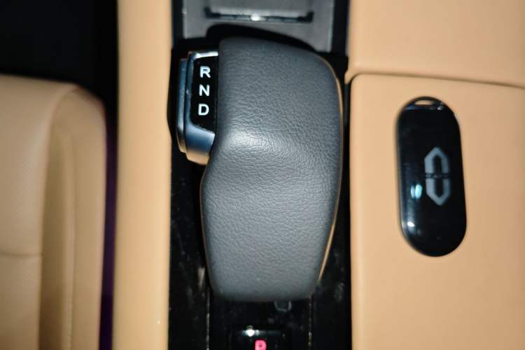 Used Hima AITO M5 2022 Extended-Range Four-Wheel Drive Ultimate Edition Gear Lever
