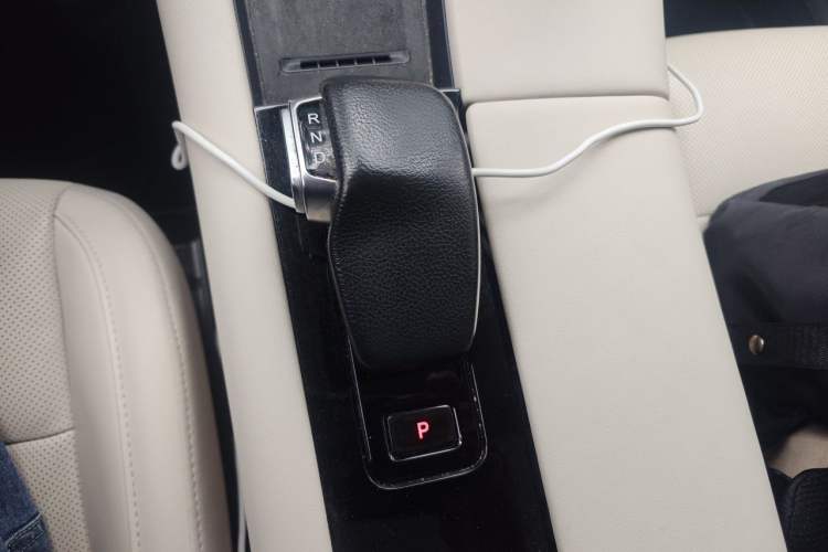 Used Hima AITO M5 2022 Extended-Range Four-Wheel Drive Performance Version Gear Lever