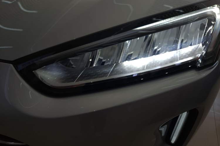 Used Hima AITO M5 2022 Extended-Range Four-Wheel Drive Performance Version Left Front Headlight