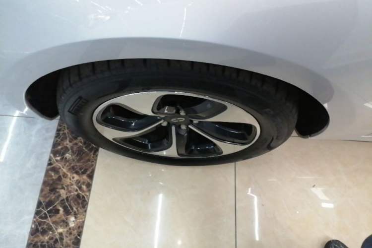 Used Hima AITO M5 2022 Range-Extended Rear-Drive Standard Version Left Front Wheel Hub