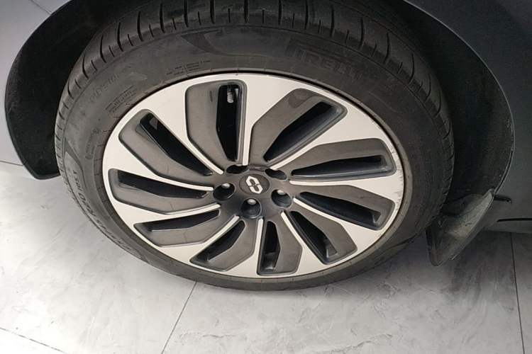 Used Hima AITO M5 2022 Extended-Range Four-Wheel Drive Flagship Edition Left Front Wheel Hub