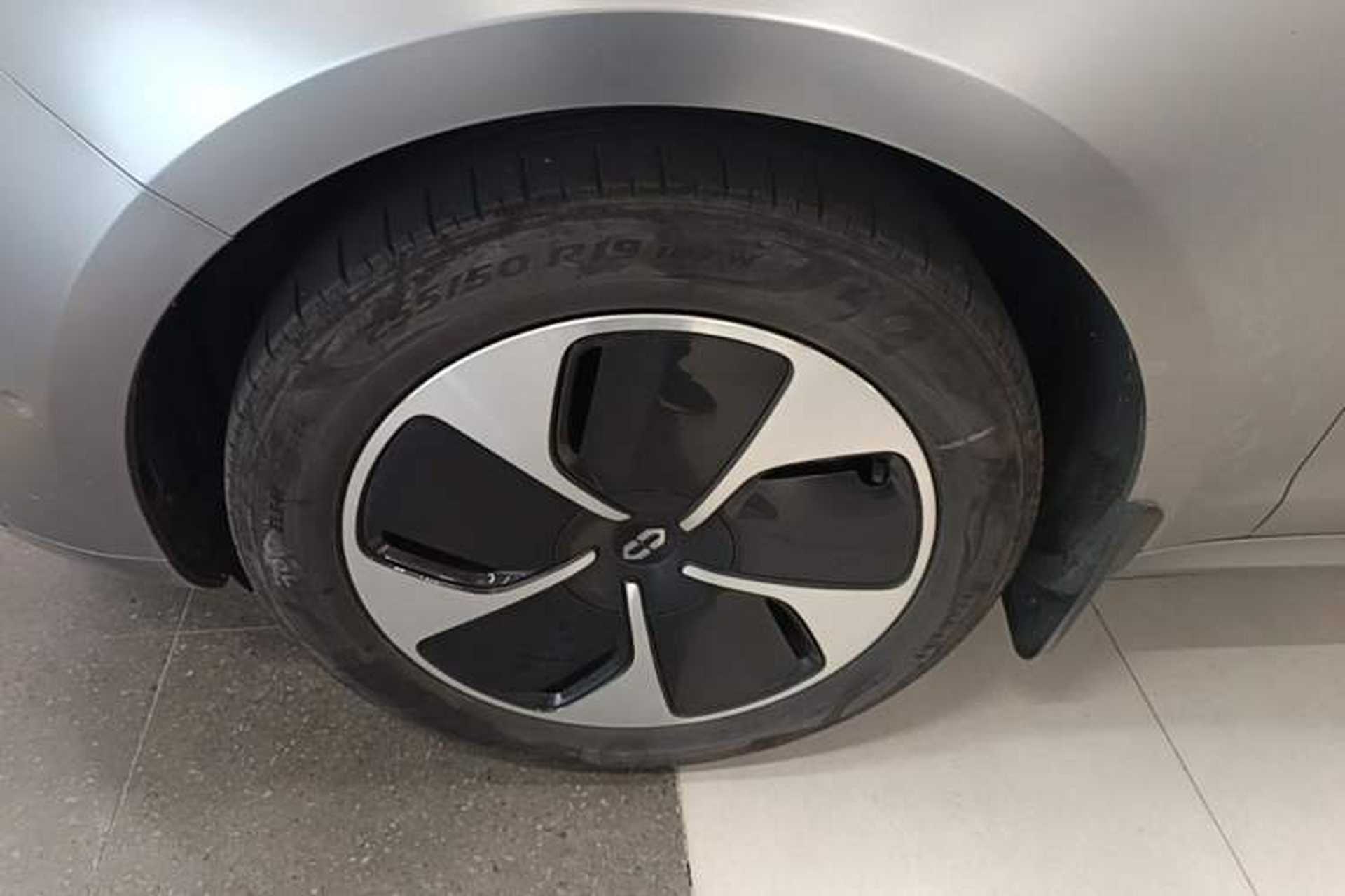 Used Hima AITO M5 2022 Pure Electric Rear-Drive Standard Edition Left Front Wheel Hub