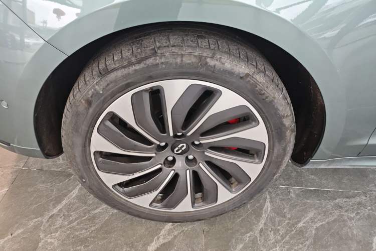 Used Hima AITO M5 2022 Range-Extended Rear-Drive Standard Version Left Front Wheel Hub