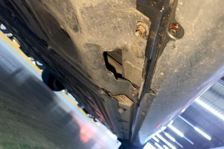 Used Hima AITO M5 2022 Extended-Range Four-Wheel Drive Ultimate Edition Left Side Sill
