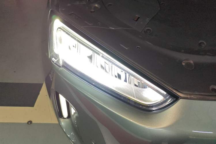 Used Hima AITO M5 2022 Extended-Range Four-Wheel Drive Ultimate Edition Right Front Headlight